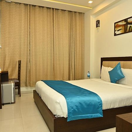 Blue Arrow Hotel Karwar Luaran gambar