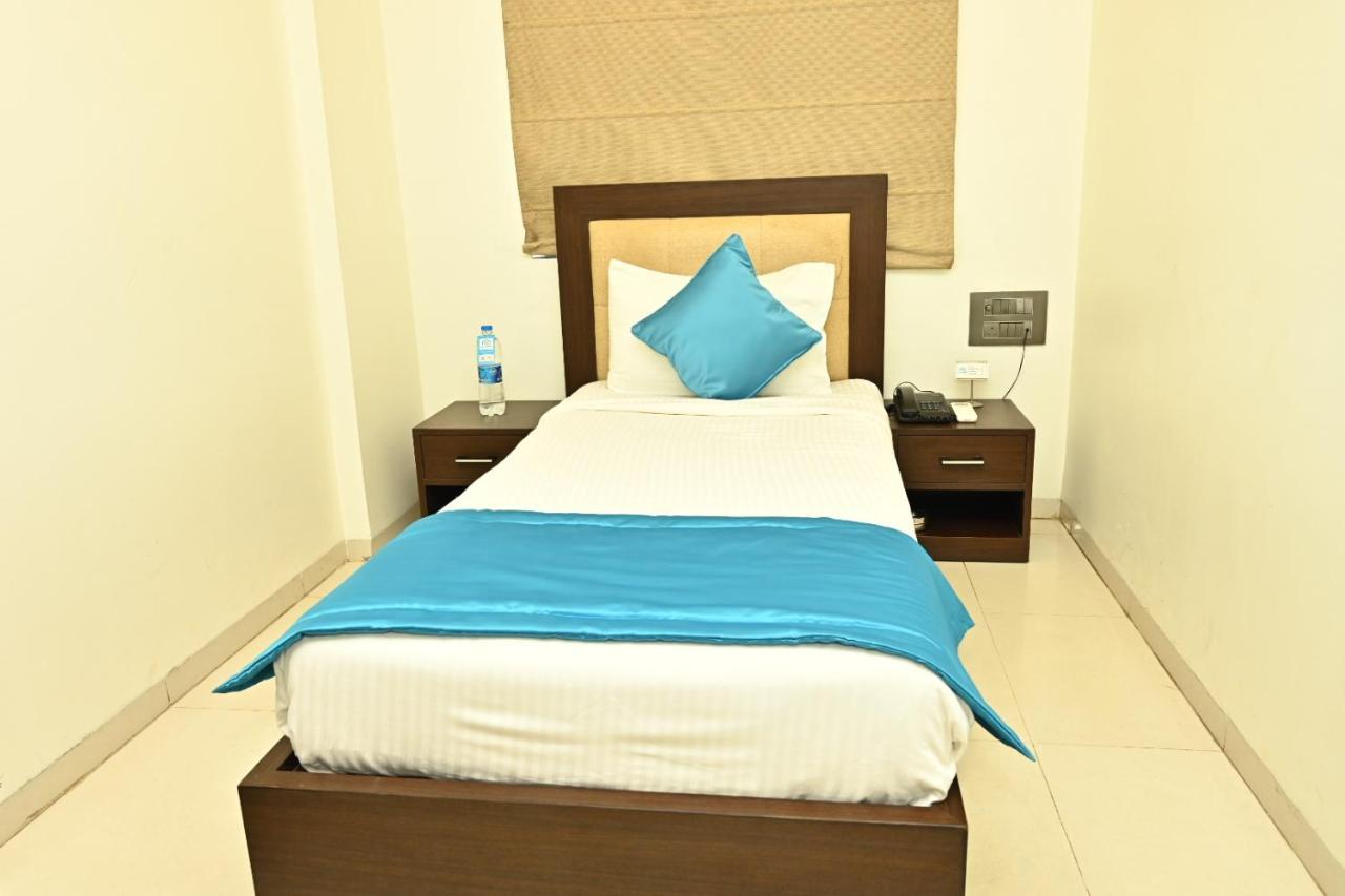 Blue Arrow Hotel Karwar Luaran gambar