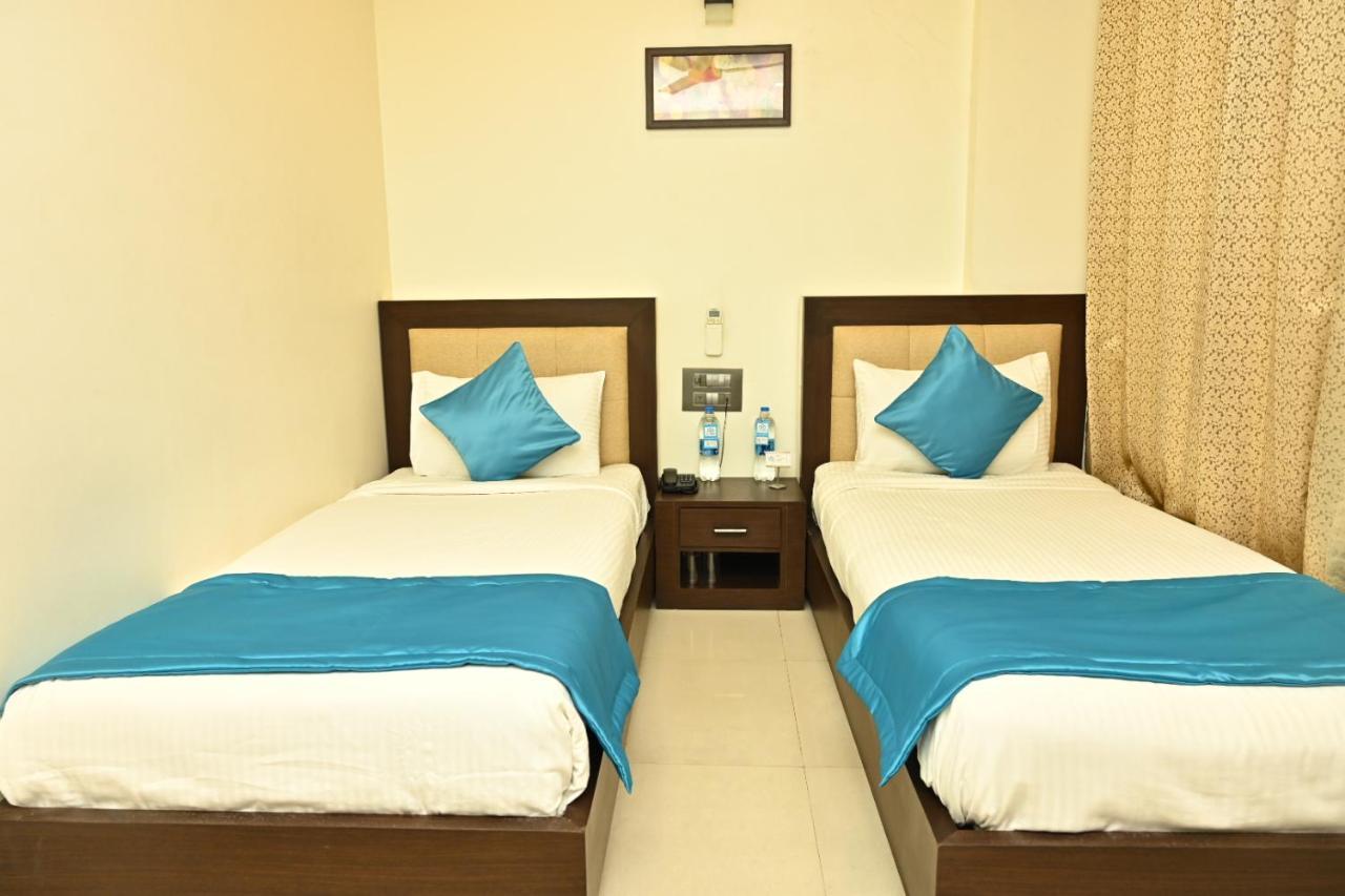 Blue Arrow Hotel Karwar Luaran gambar