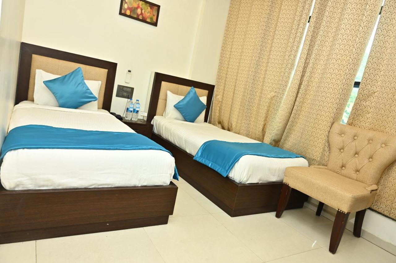 Blue Arrow Hotel Karwar Luaran gambar