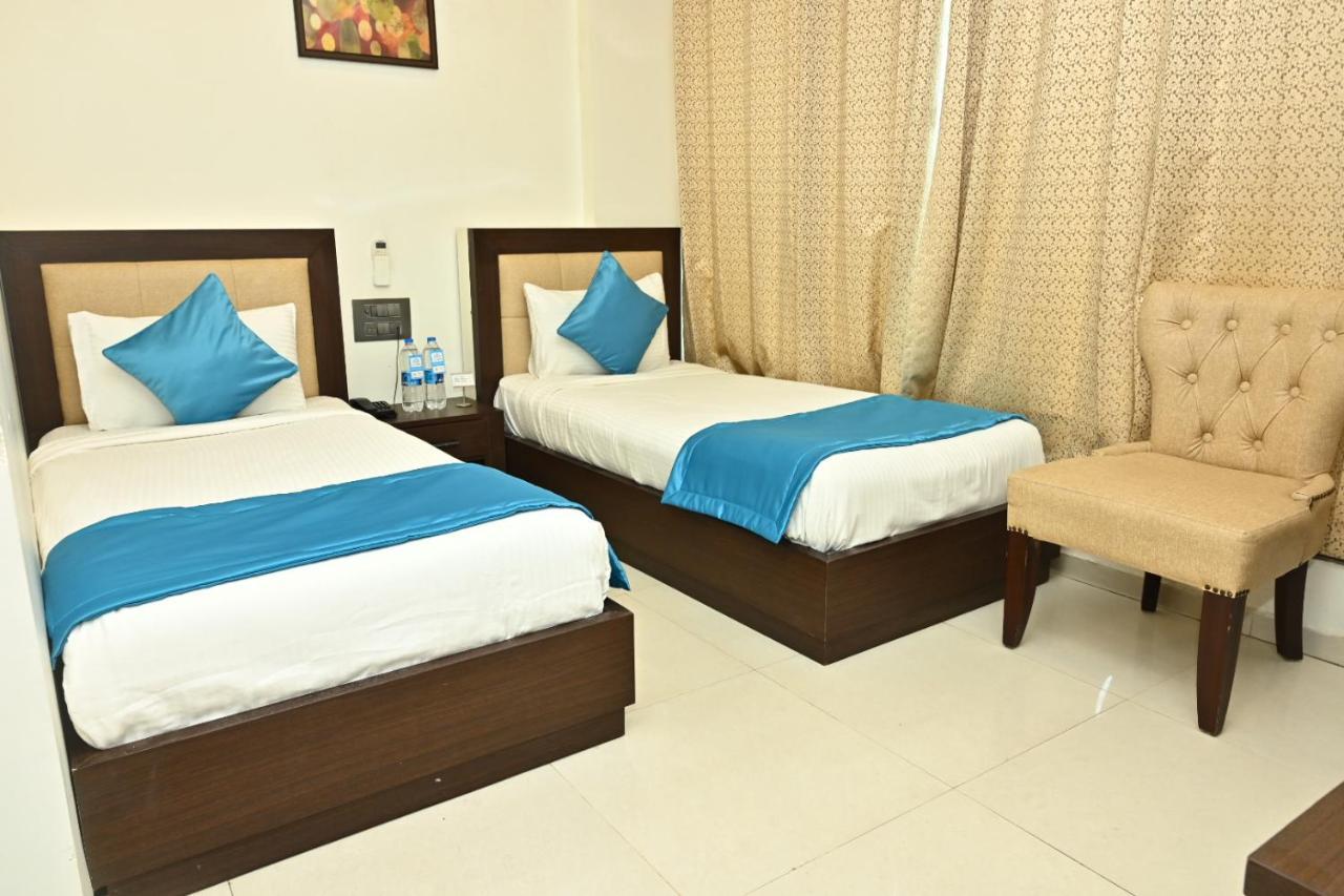 Blue Arrow Hotel Karwar Luaran gambar