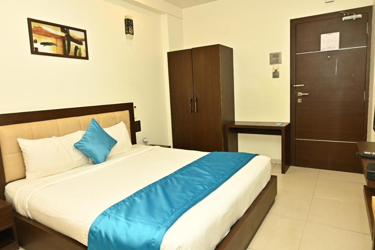 Blue Arrow Hotel Karwar Luaran gambar