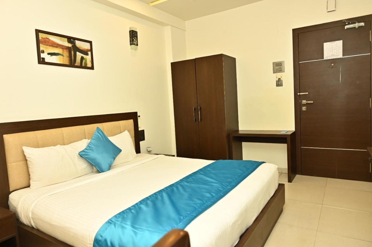 Blue Arrow Hotel Karwar Luaran gambar