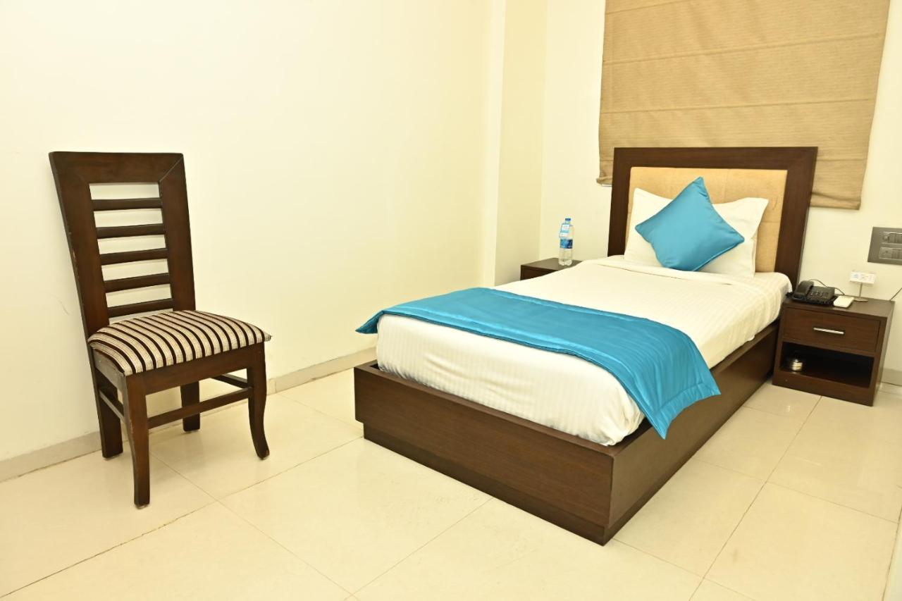 Blue Arrow Hotel Karwar Luaran gambar